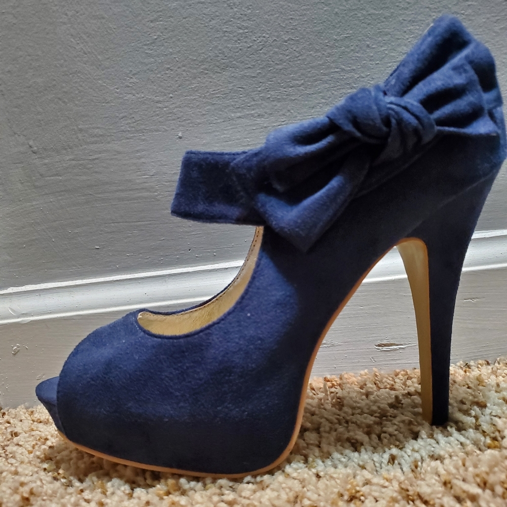 Navy blue heels